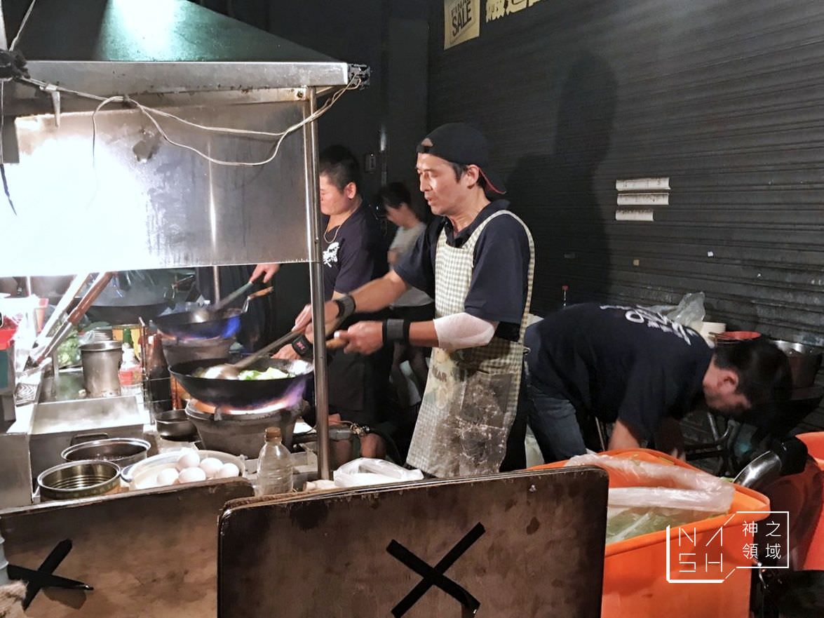 士林夜市半夜,幽靈熱炒店,大東路佐丹奴