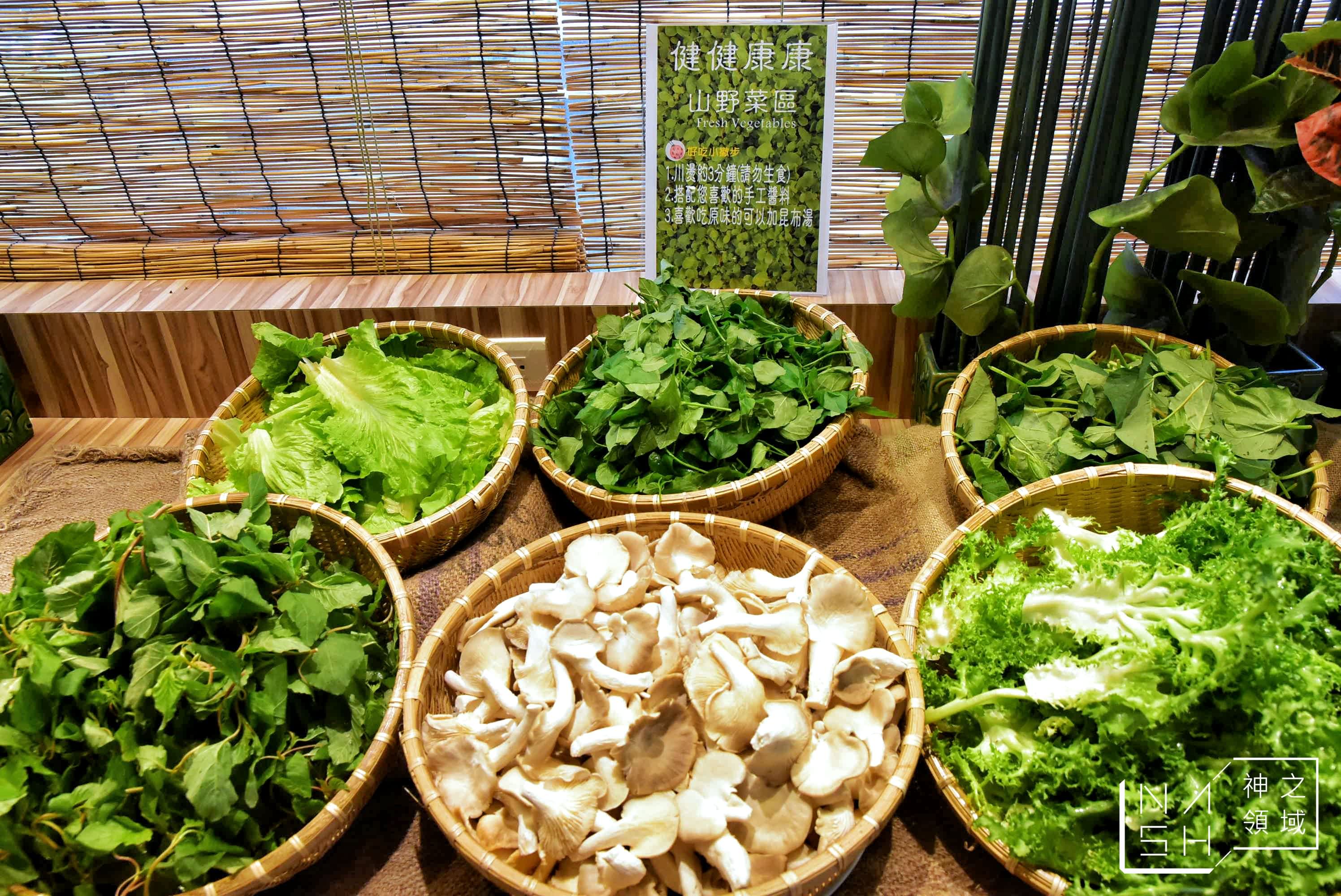 藍天麗池綠波廊