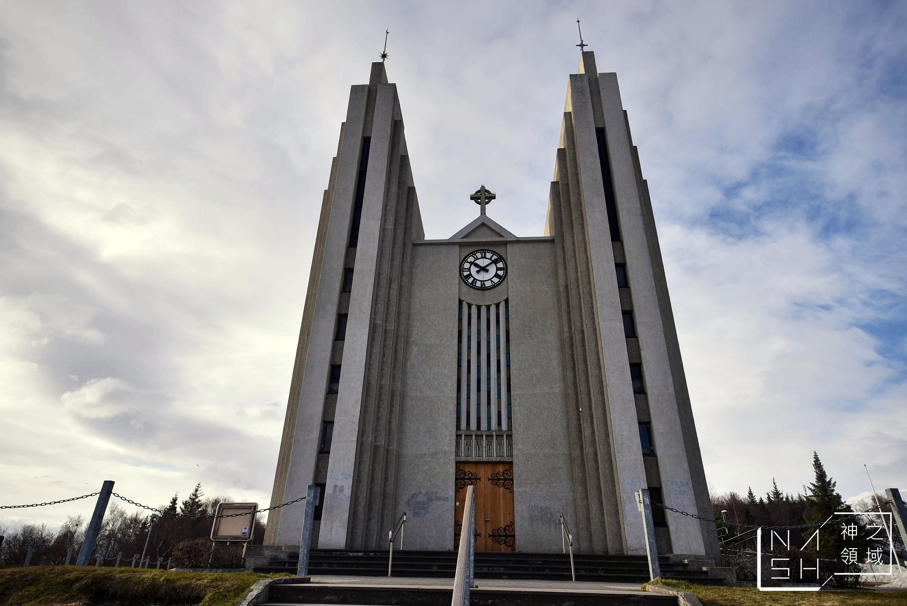 冰島自由行環島景點推薦,阿克雷里,Akureyri,阿克雷里教堂,阿克雷里紅綠燈