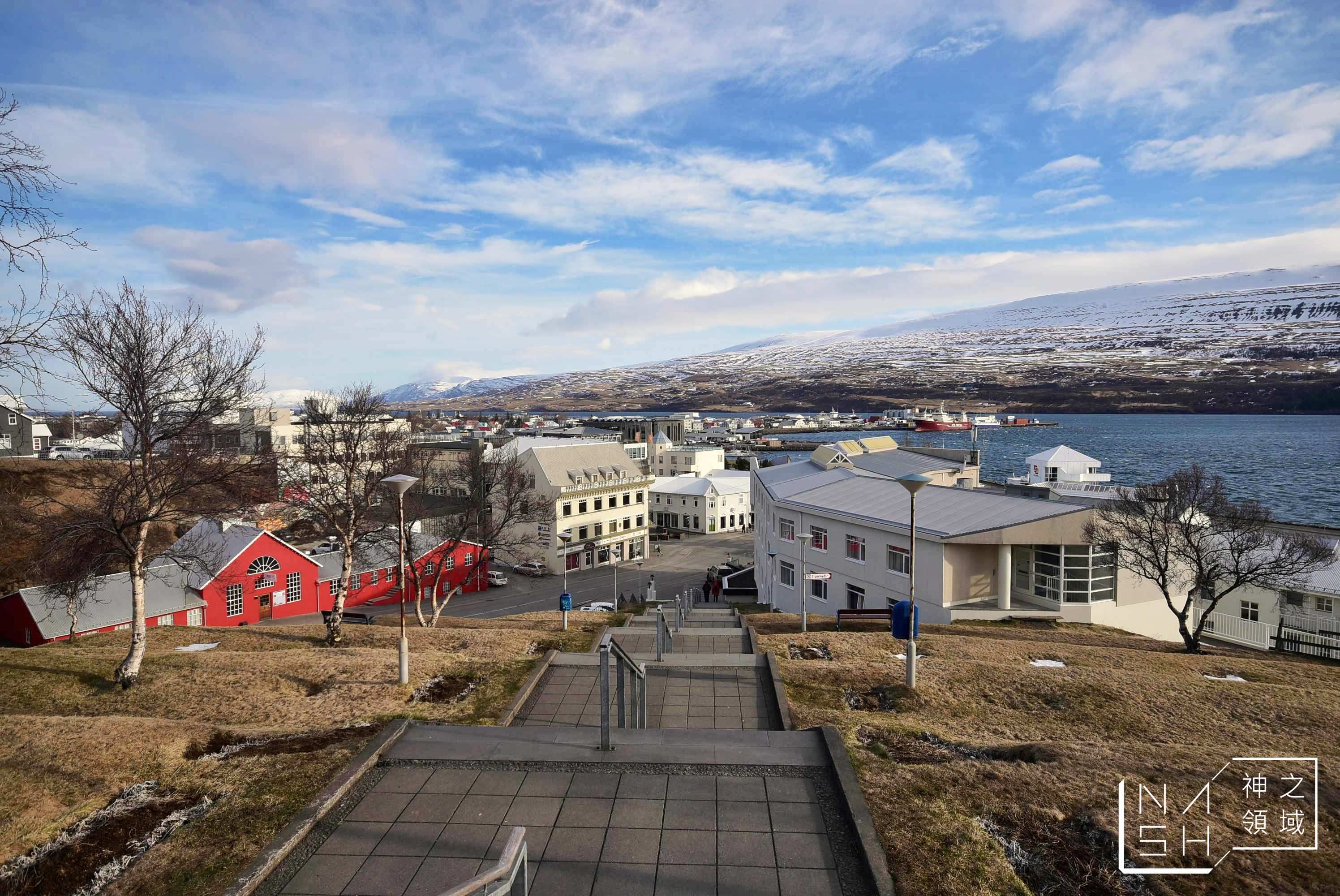 冰島自由行環島景點推薦,阿克雷里,Akureyri,阿克雷里教堂,阿克雷里紅綠燈