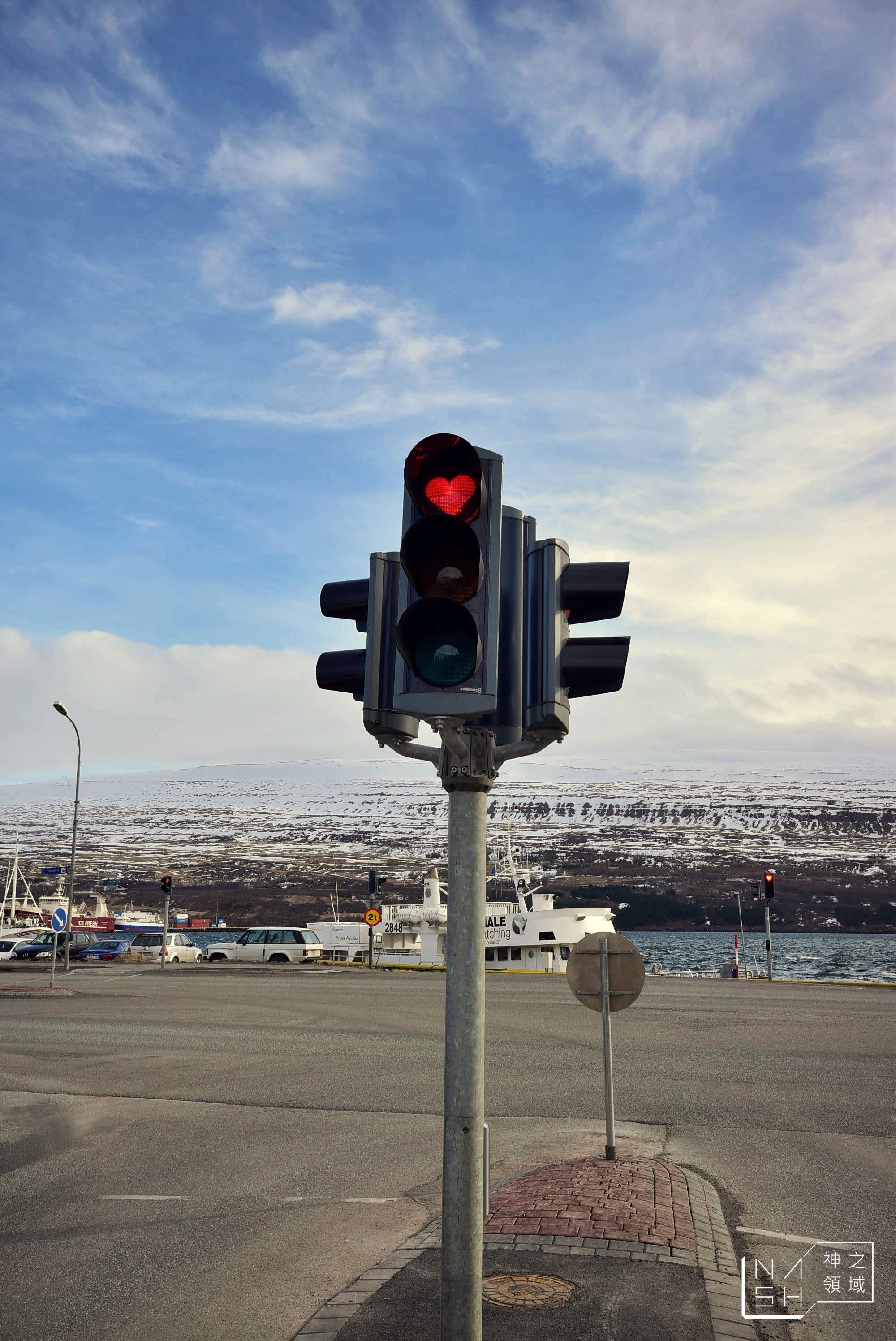 冰島自由行環島景點推薦,阿克雷里,Akureyri,阿克雷里教堂,阿克雷里紅綠燈