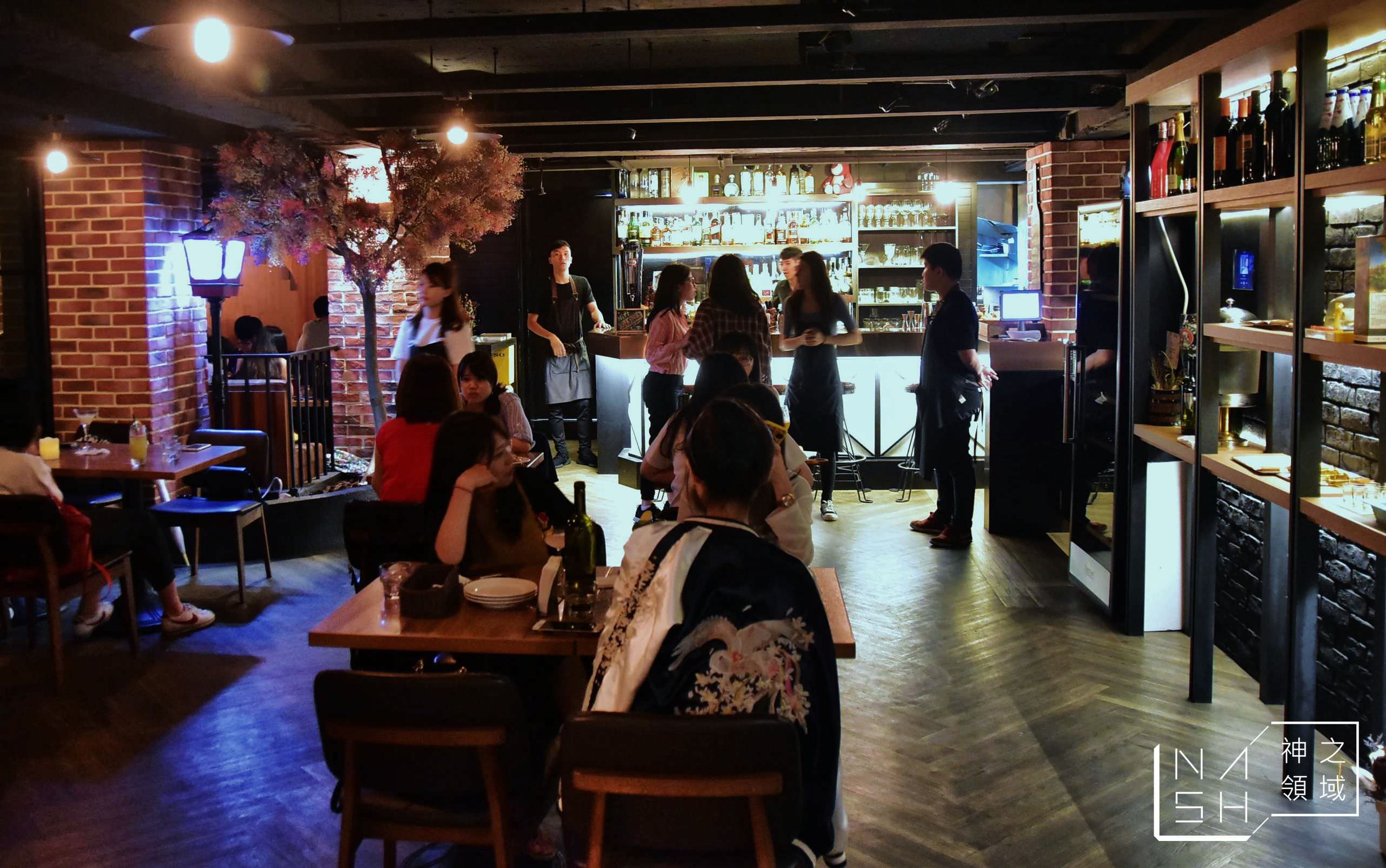 悄悄話餐酒館