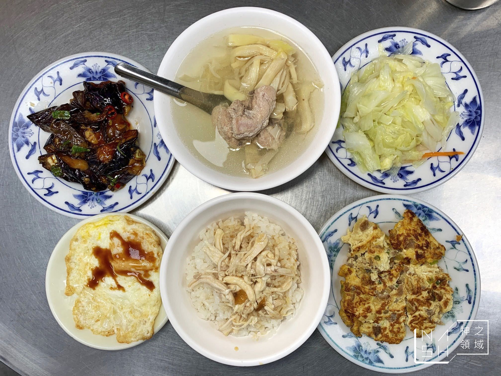 梁記嘉義雞肉飯