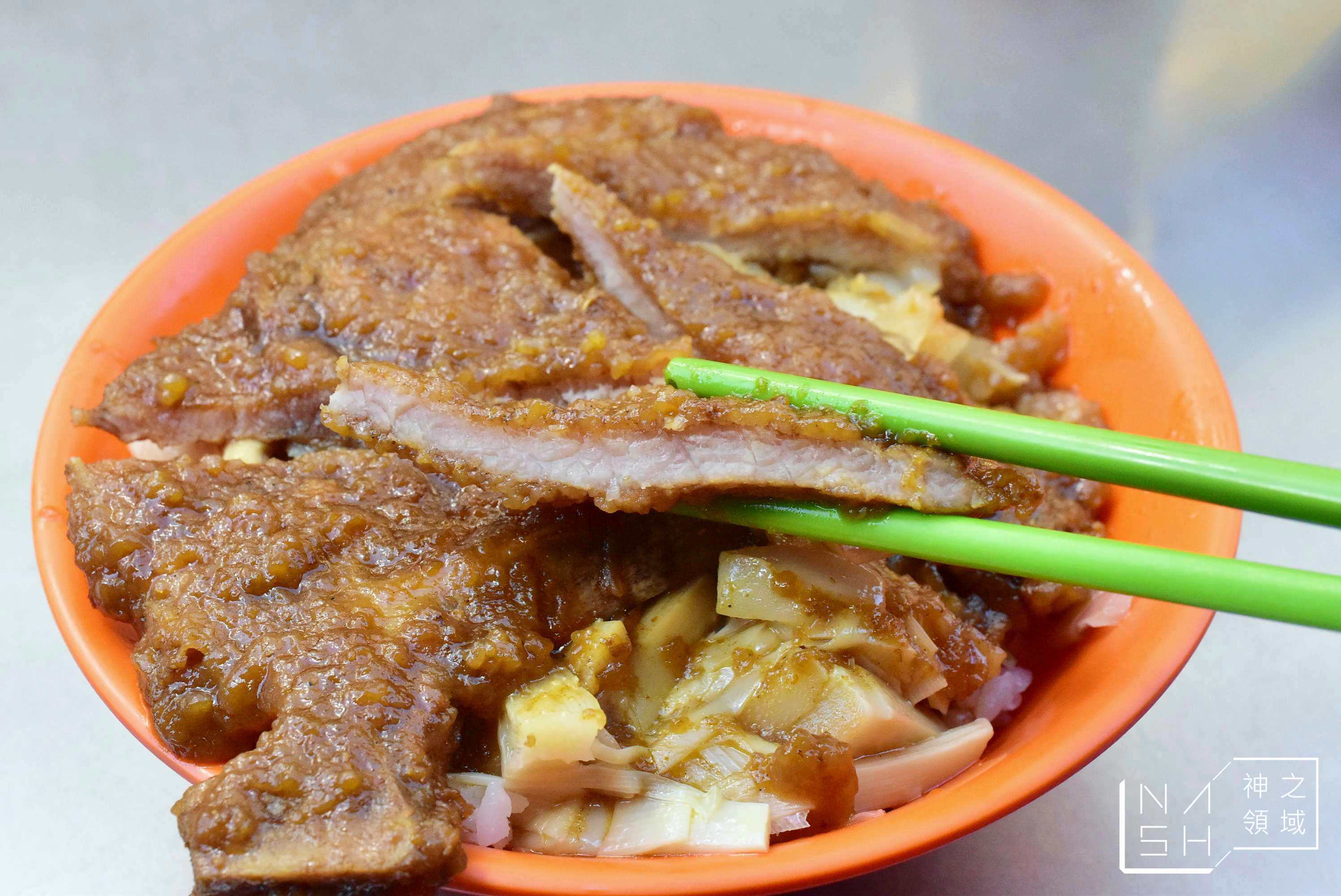 基隆廟口夜市魯排骨飯