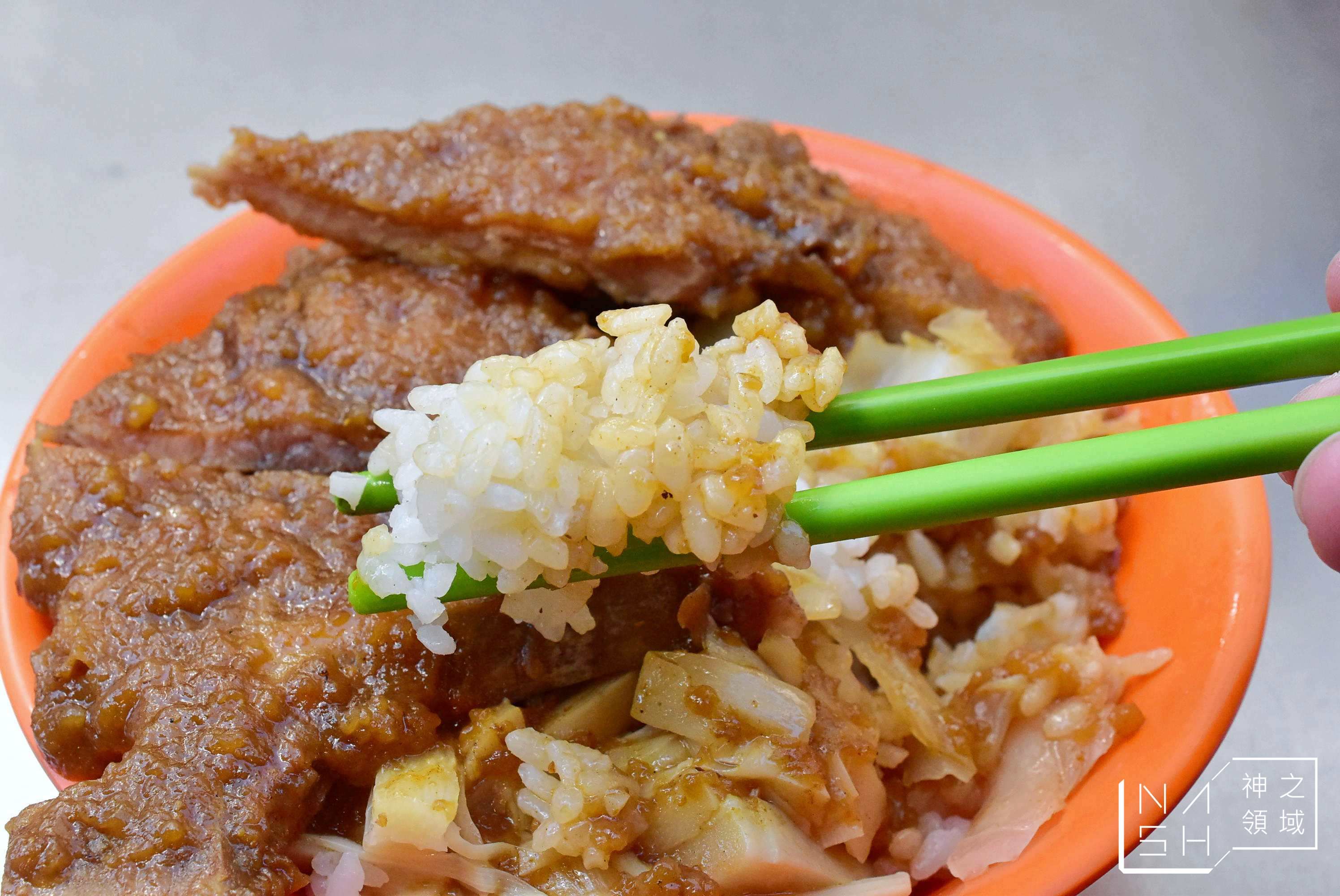 基隆廟口夜市魯排骨飯