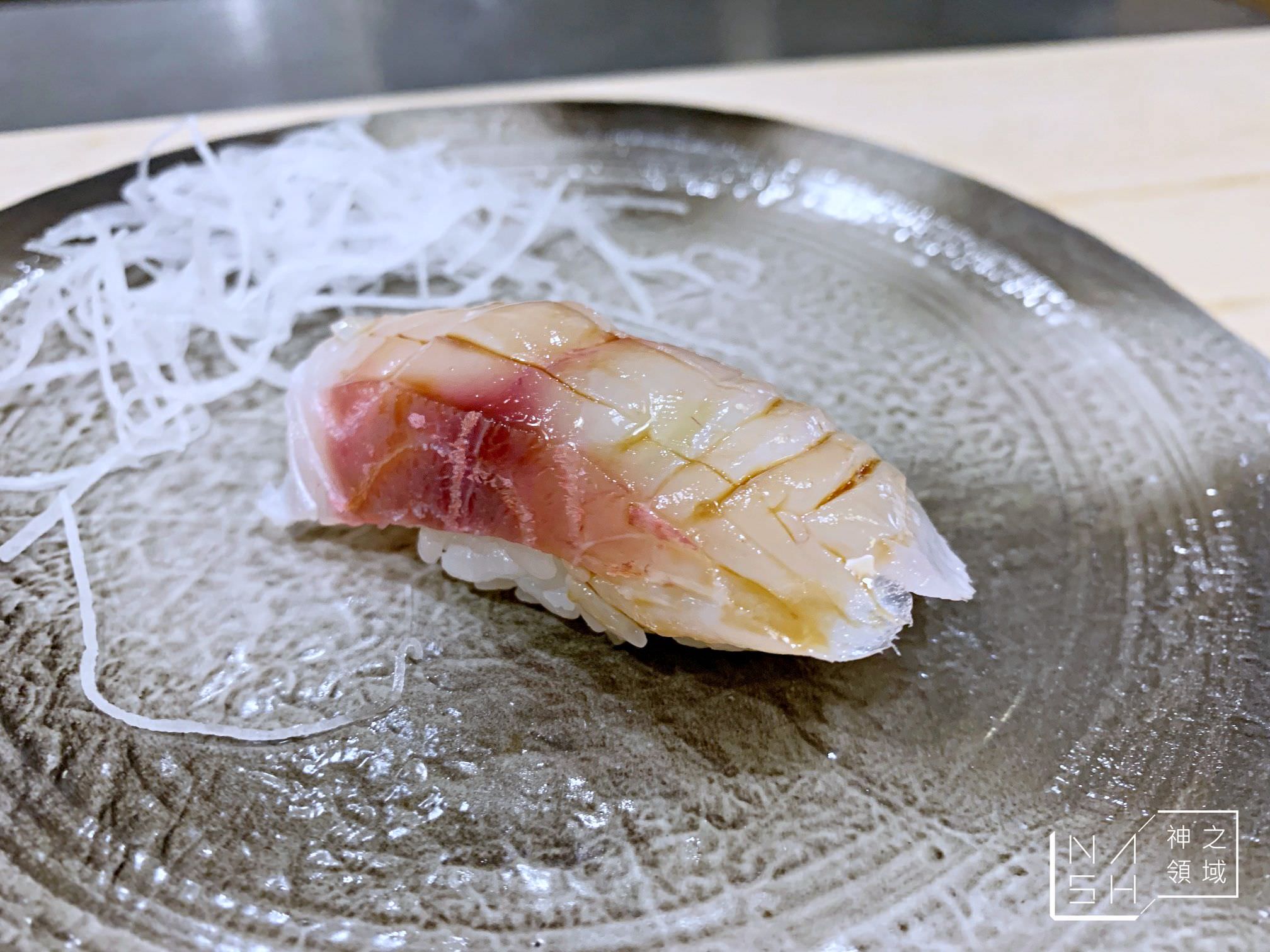 靛居鮨