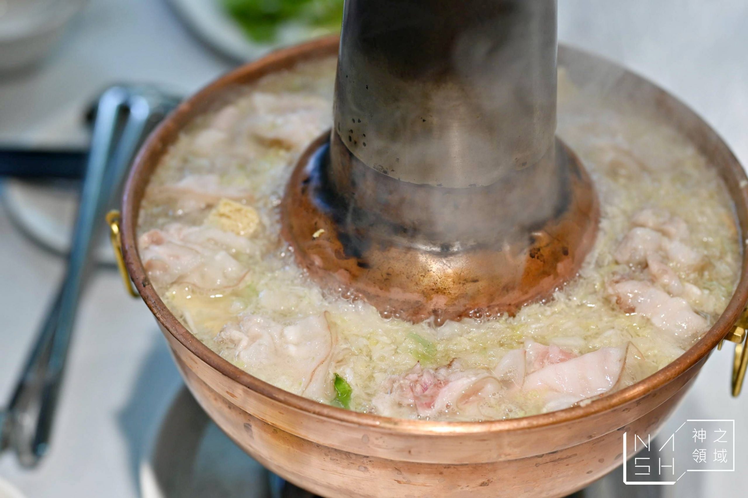 圍爐酸菜白肉火鍋