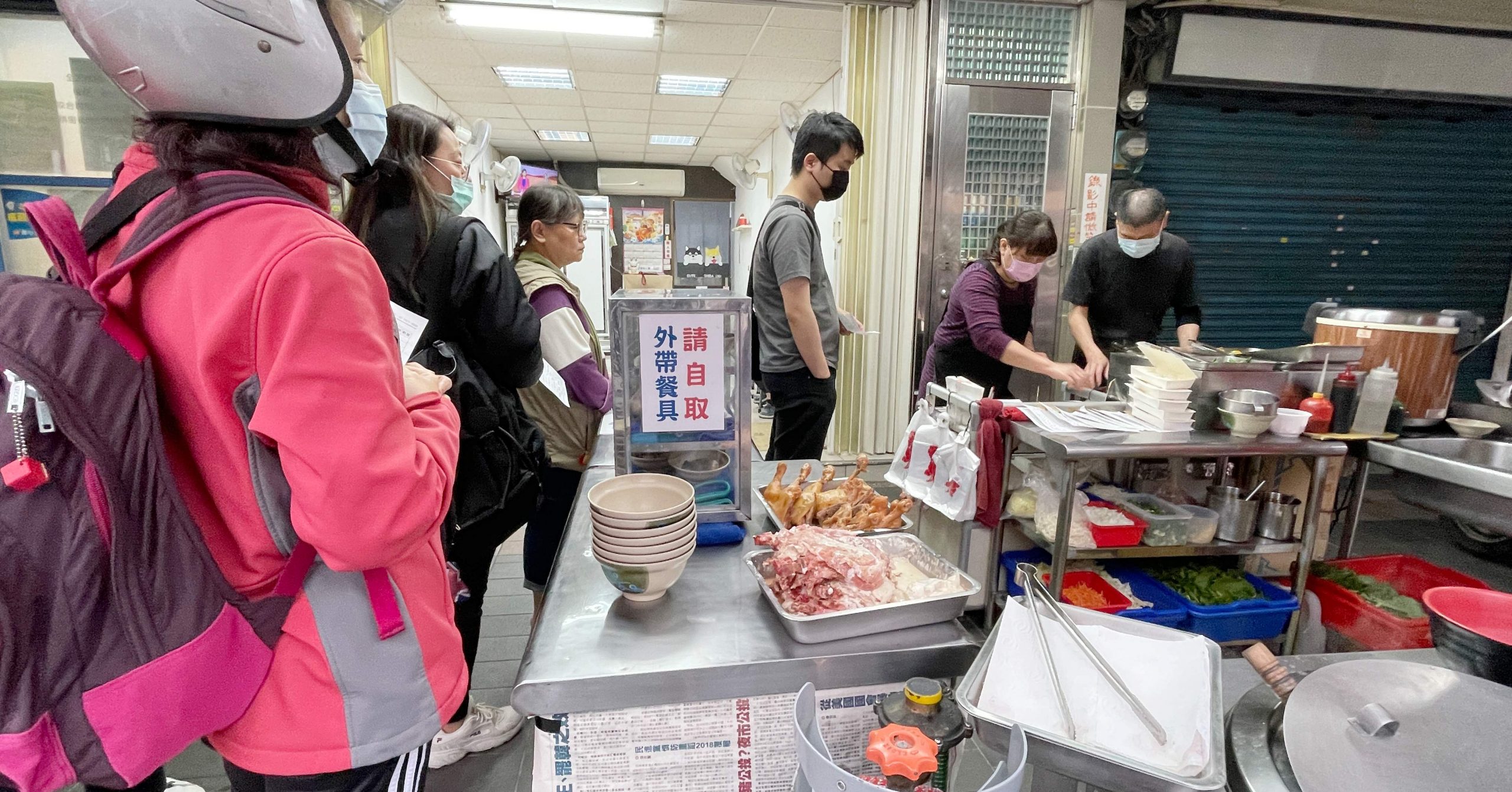 【三重美食】知味，炒飯只要50元~炸雞腿排骨也超好吃