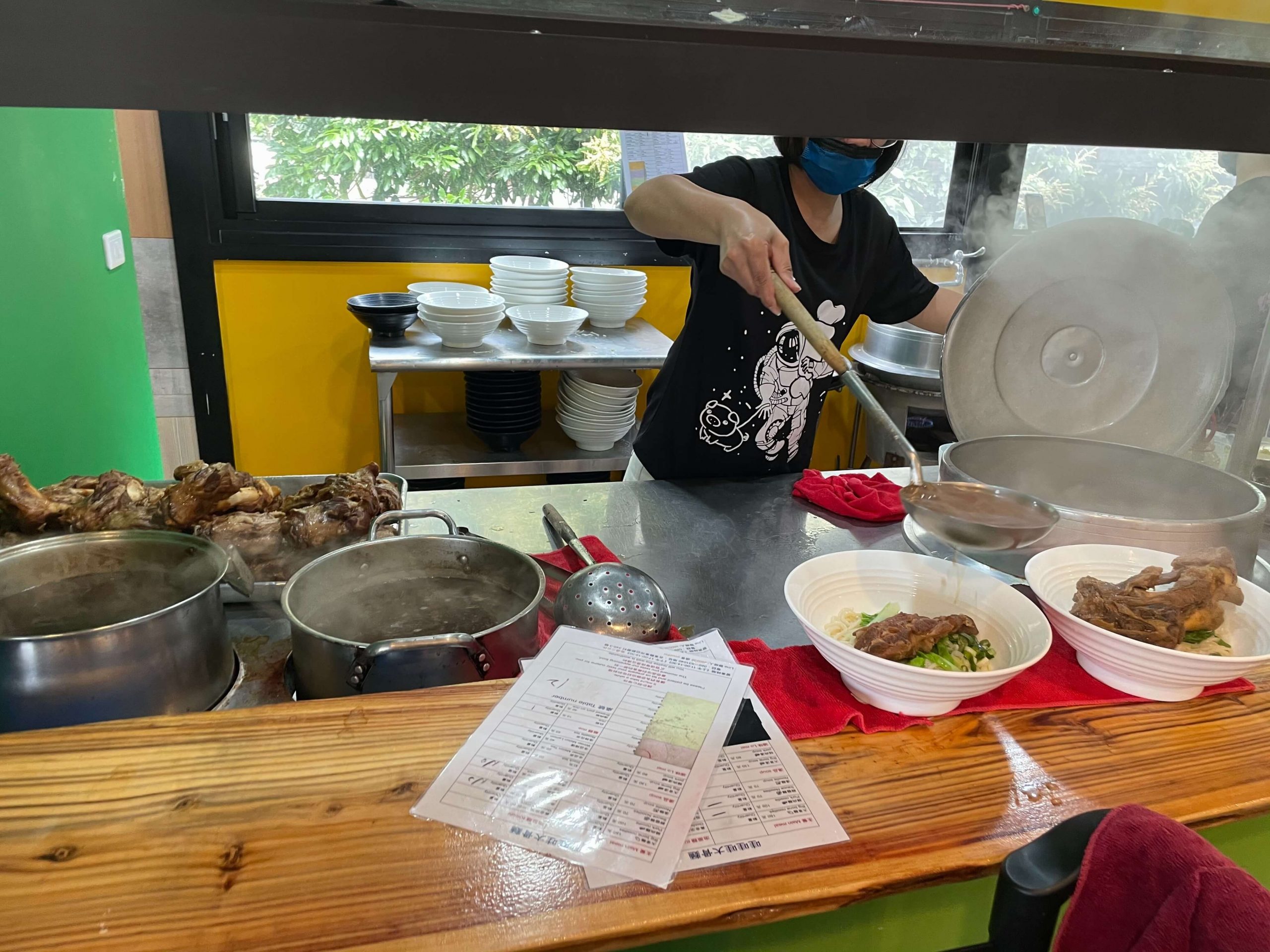 哇哇哇大骨麵