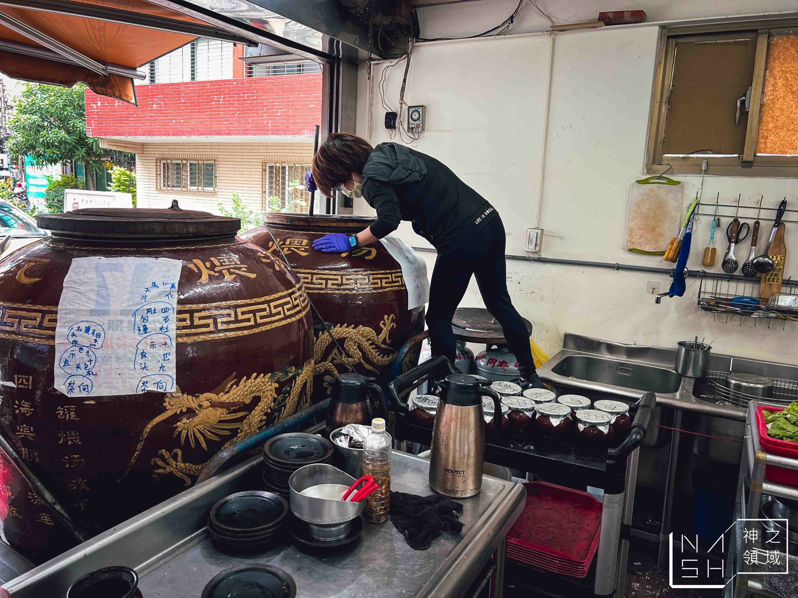 甕中甕炭火煨湯