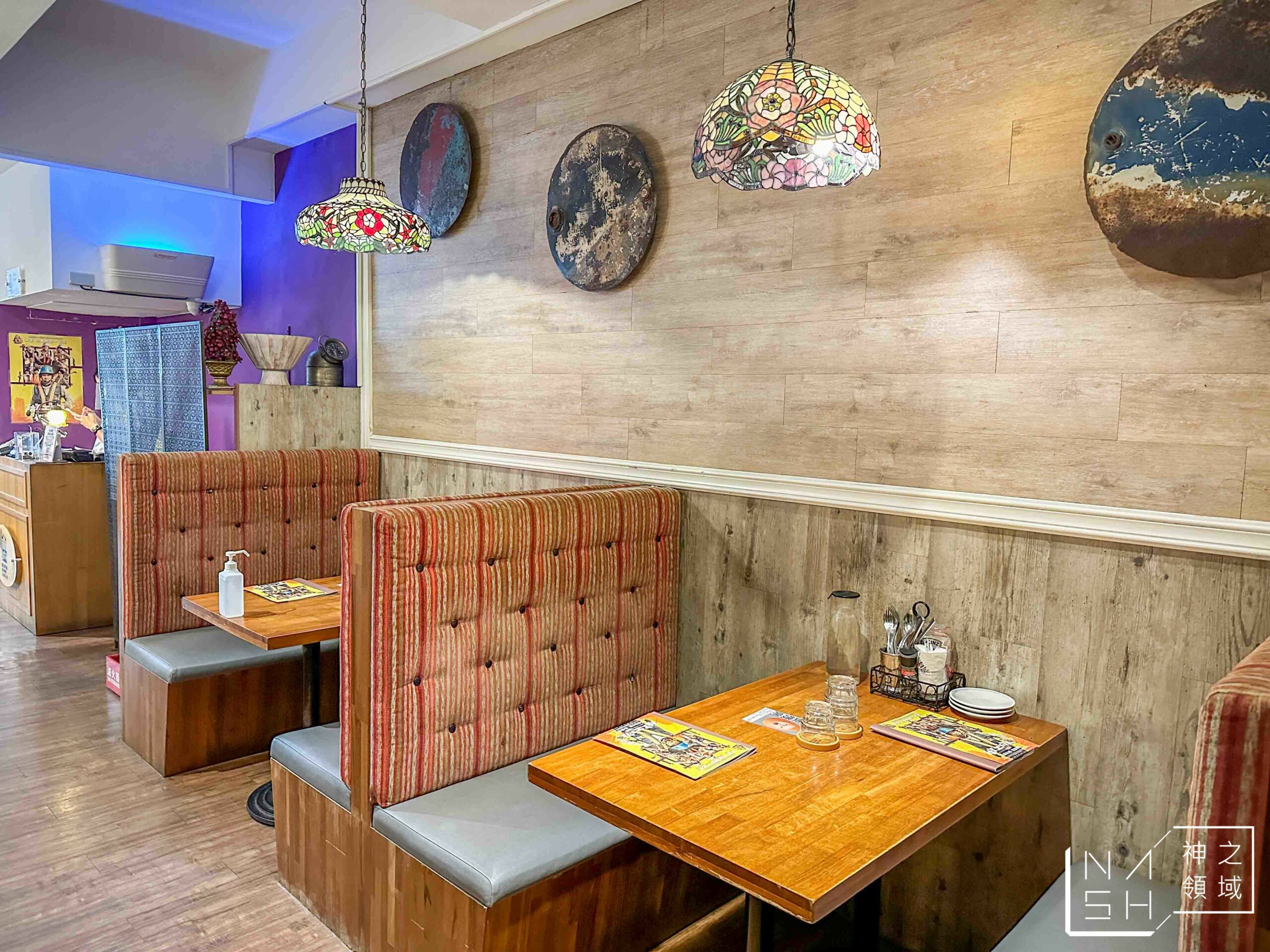 SECOND FLOOR CAFE 貳樓仁愛
