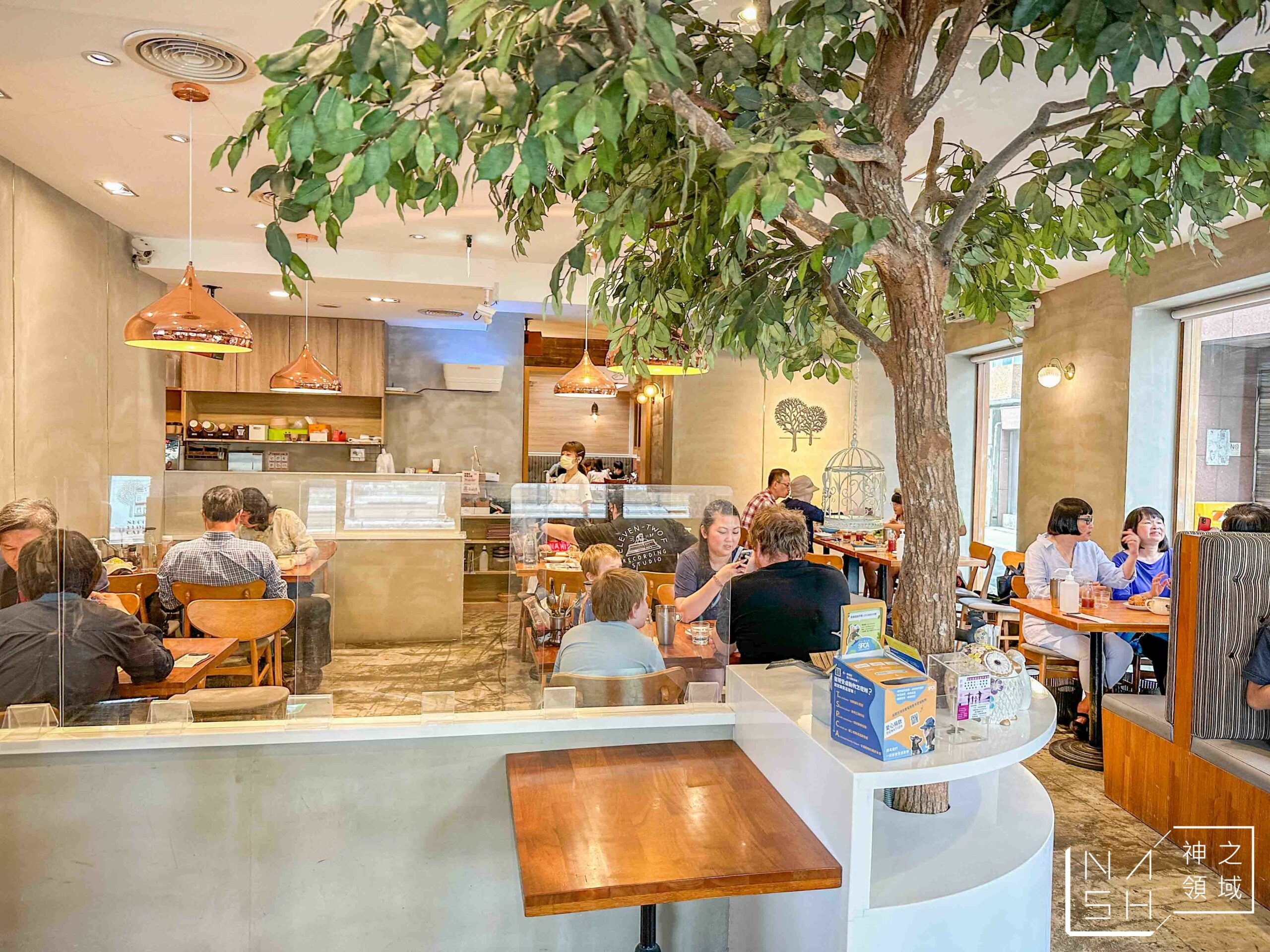 SECOND FLOOR CAFE 貳樓仁愛