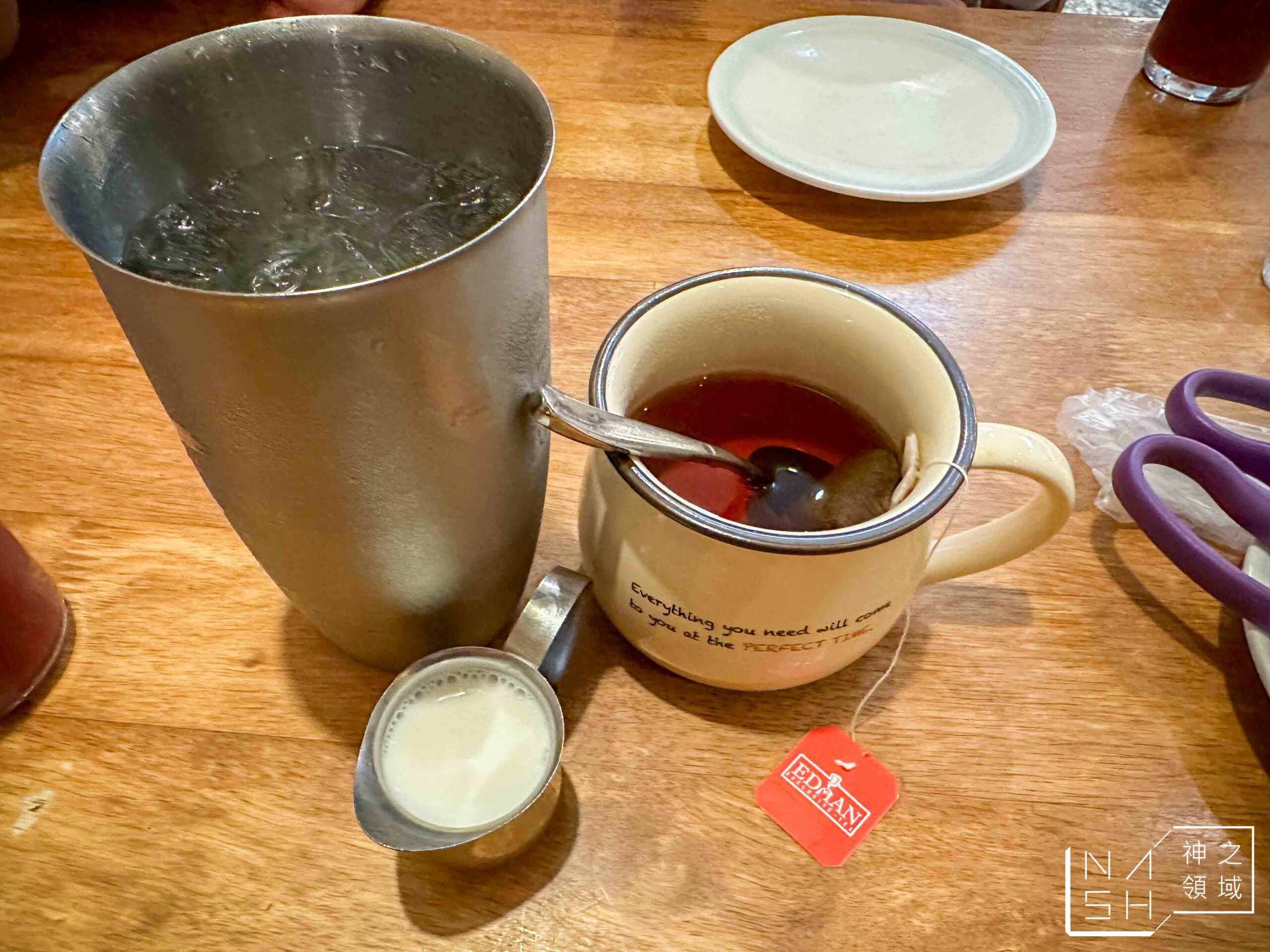 SECOND FLOOR CAFE 貳樓仁愛