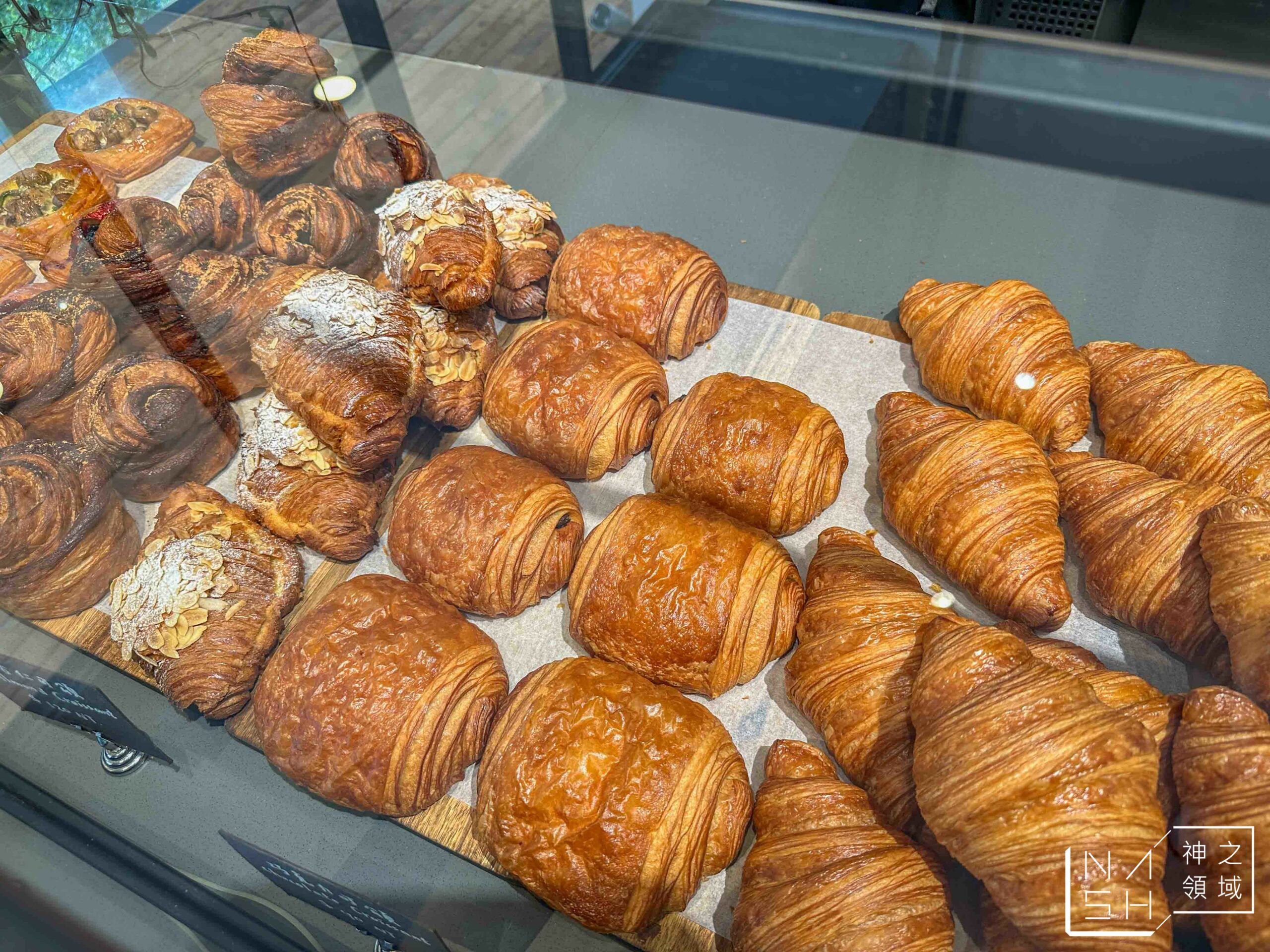 Supranormal Bakery Cafe