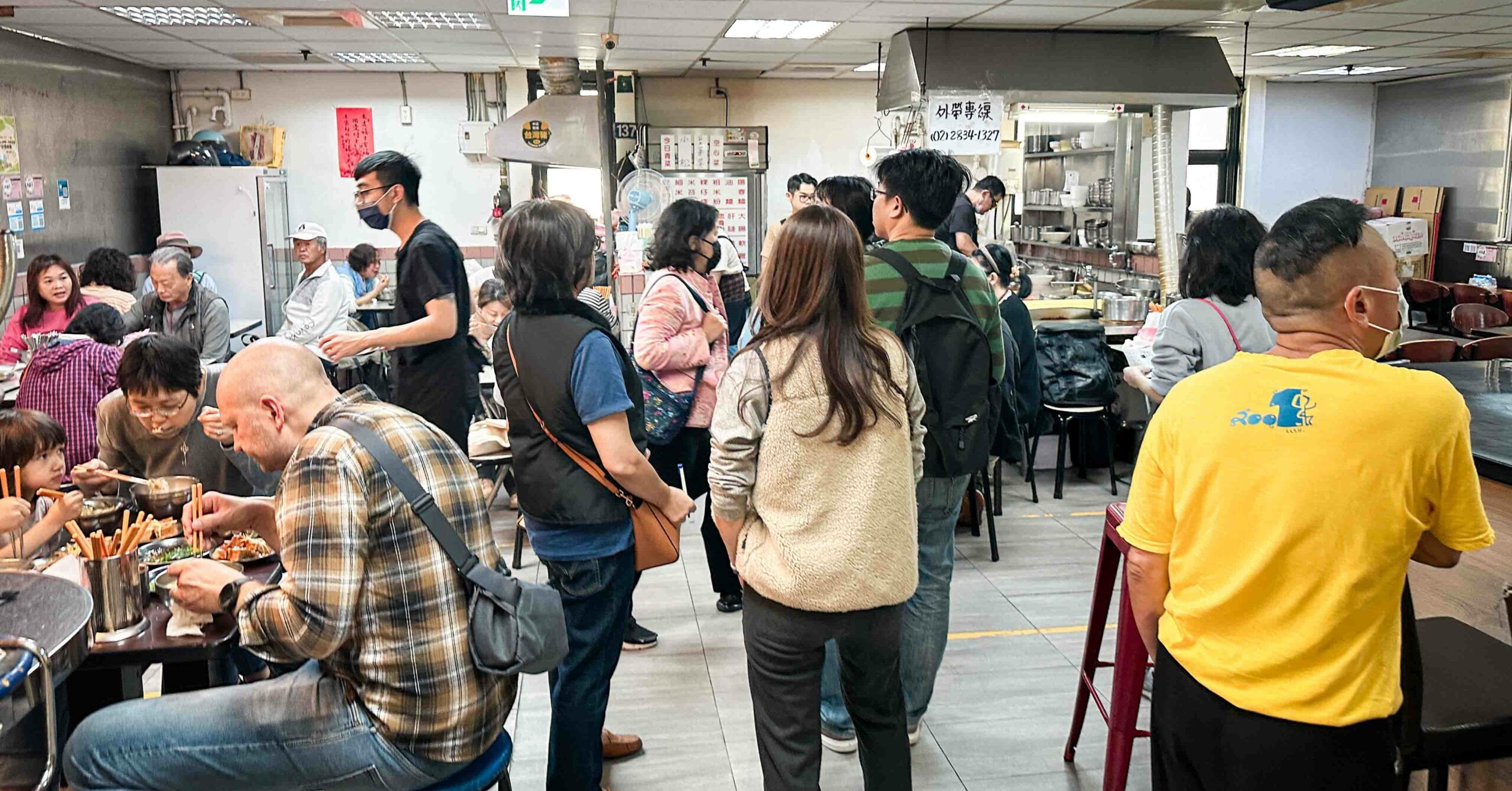 【天母美食】士東市場137號米粉湯，每天都排隊的超人氣美食