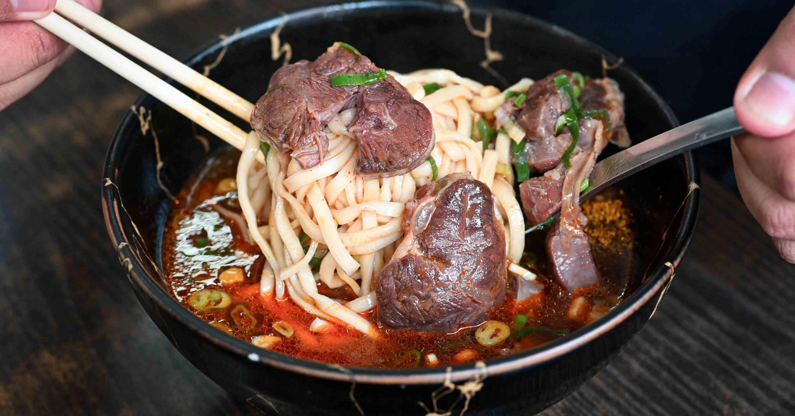 【新莊美食】阿忠牛肉麵，新莊好吃牛肉麵推薦 (菜單)