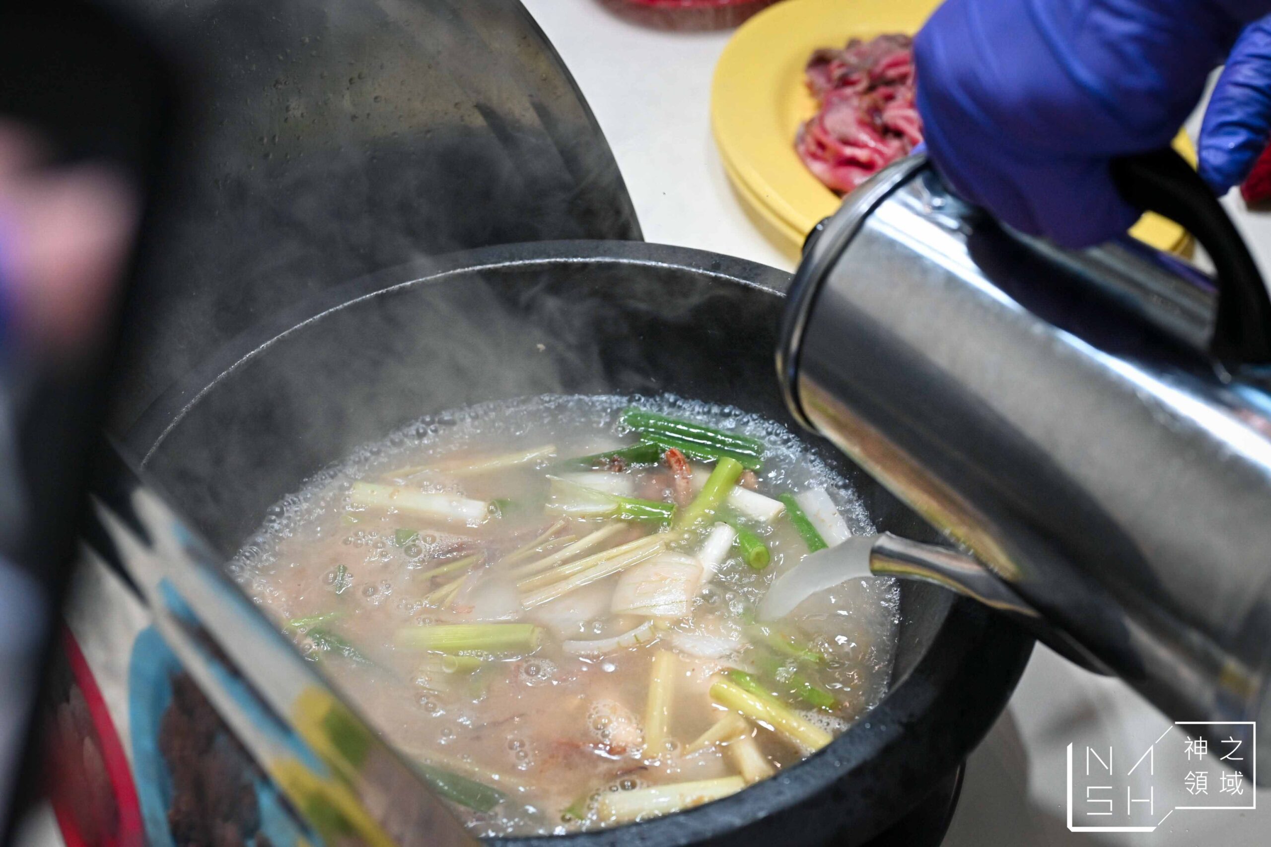 發爐石頭火鍋館