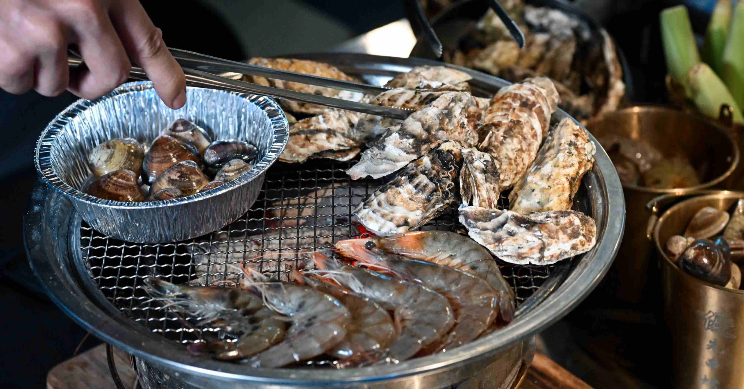 【天母美食】優先串烤，炭烤鮮蚵吃到飽真的太爽了吧