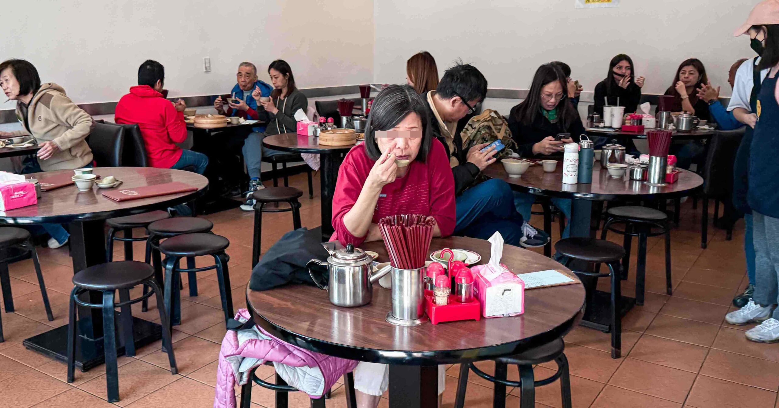 【天母美食】宋江餡餅粥，40年老店!牛肉餡餅豆沙鍋餅小籠湯包都好吃