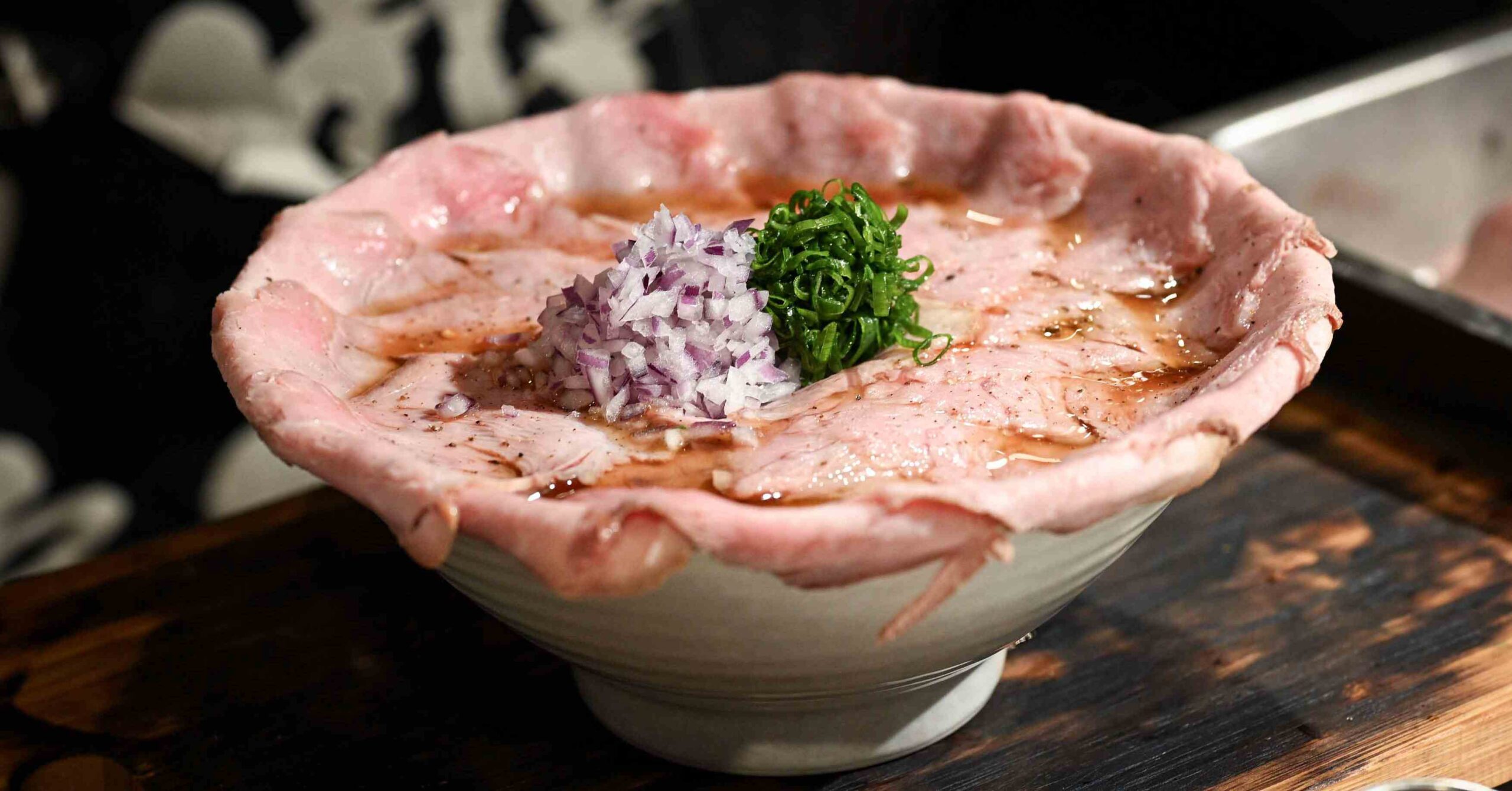【新莊美食】熊越岳，台北公認最強的排隊拉麵之一
