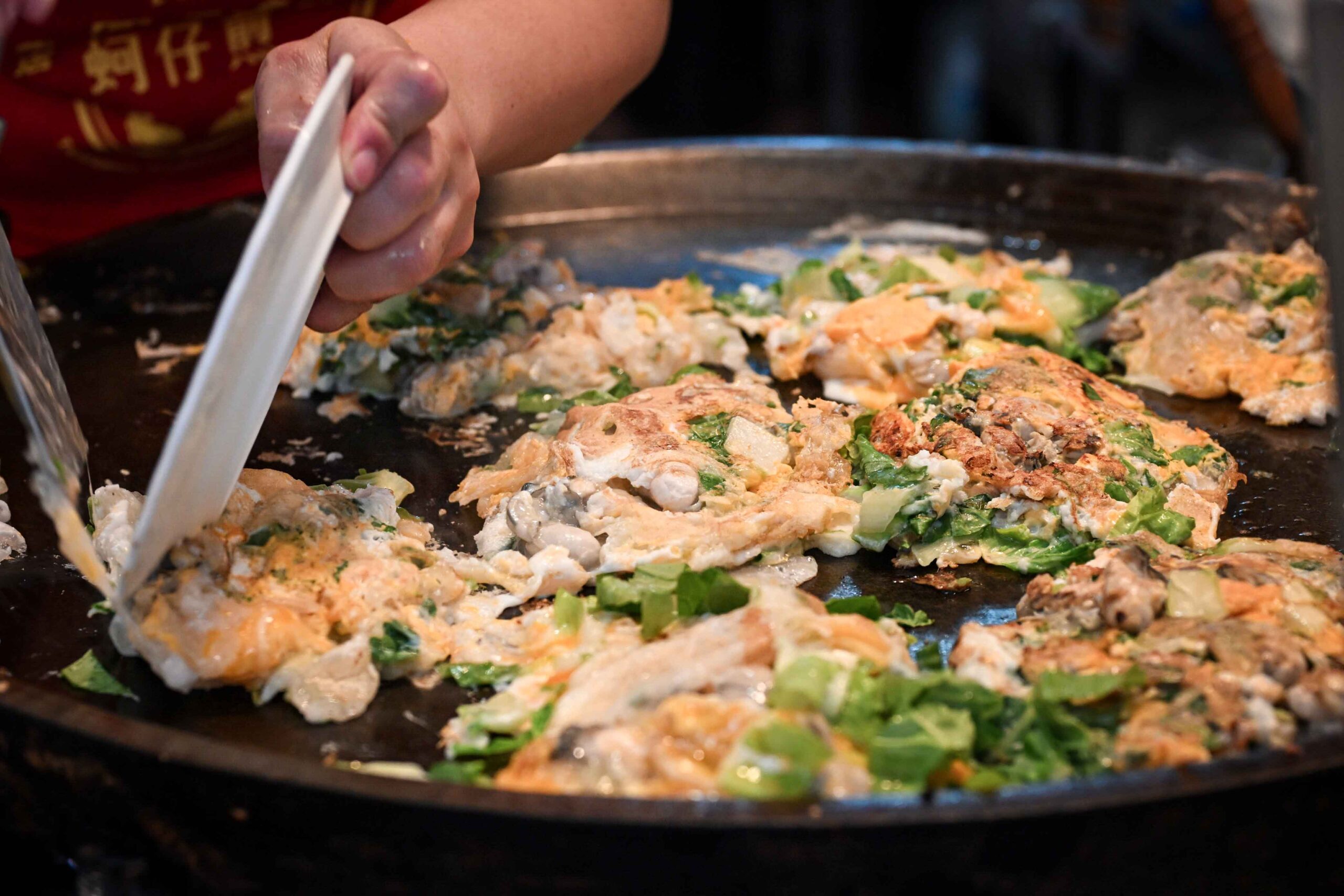 【雙連美食】圓環邊蚵仔煎，黃仁勳最愛的寧夏夜市蚵仔煎