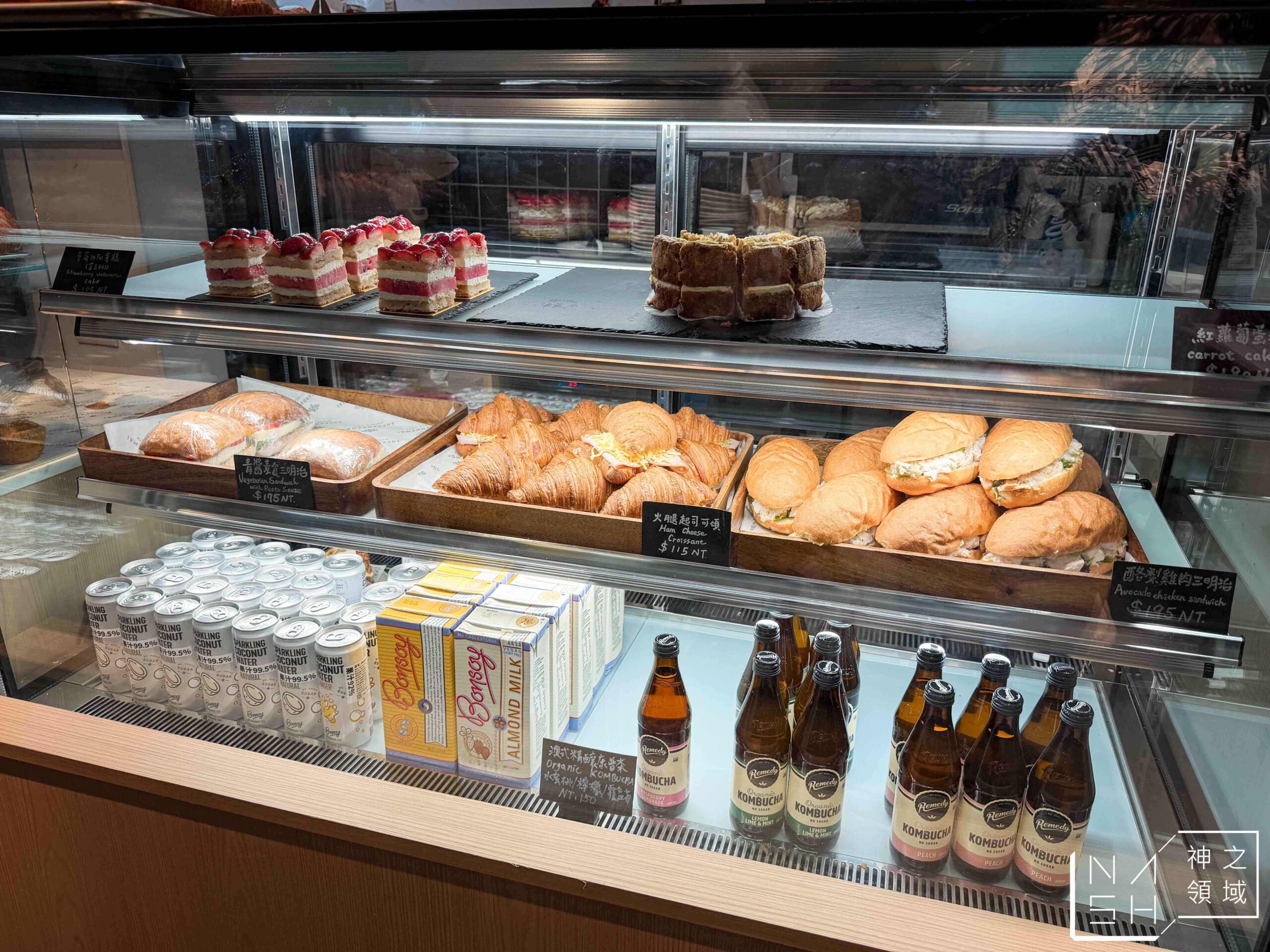 Supranormal Bakery Cafe 赤峰店