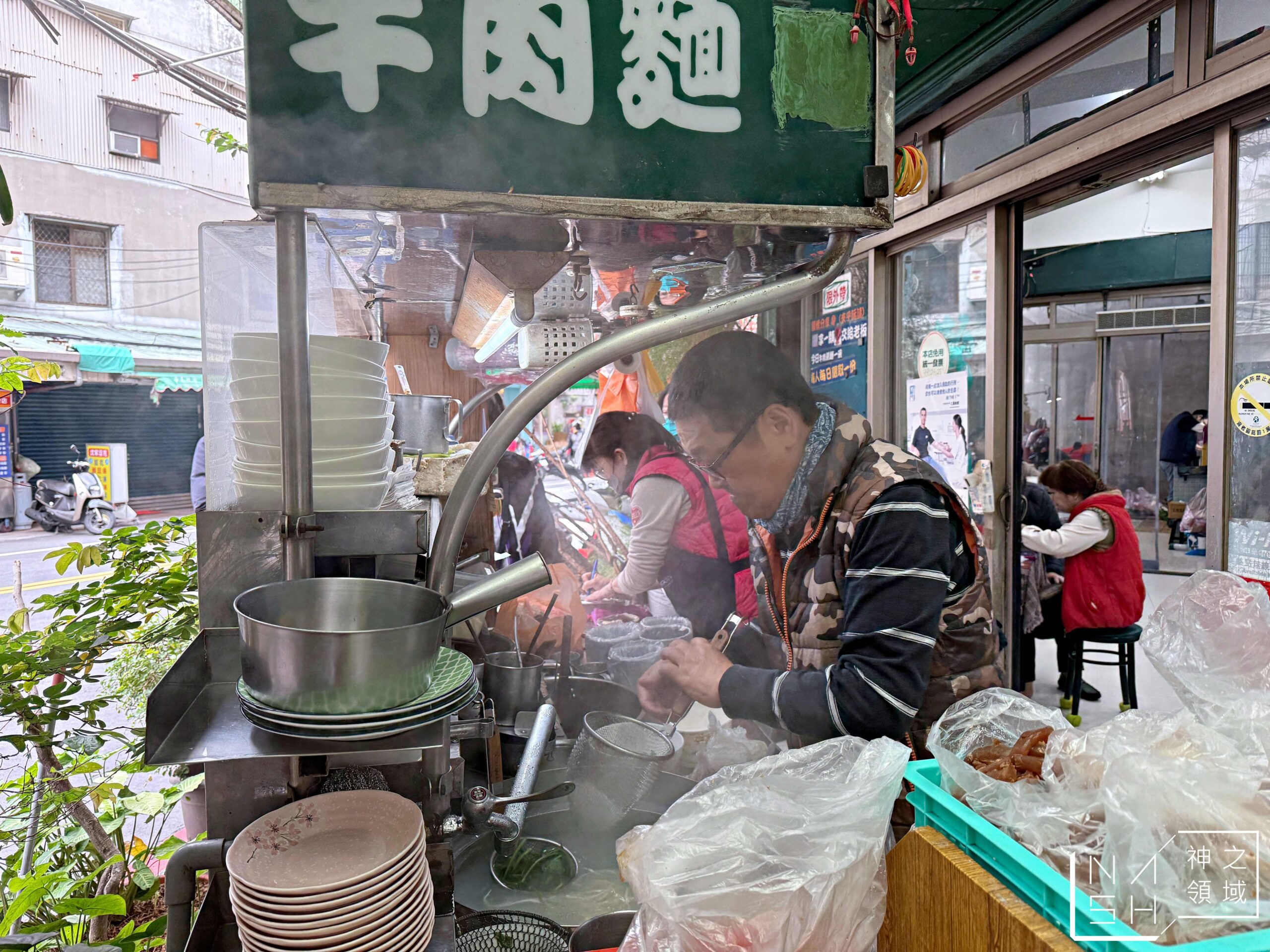 高棚滿座牛肉麵