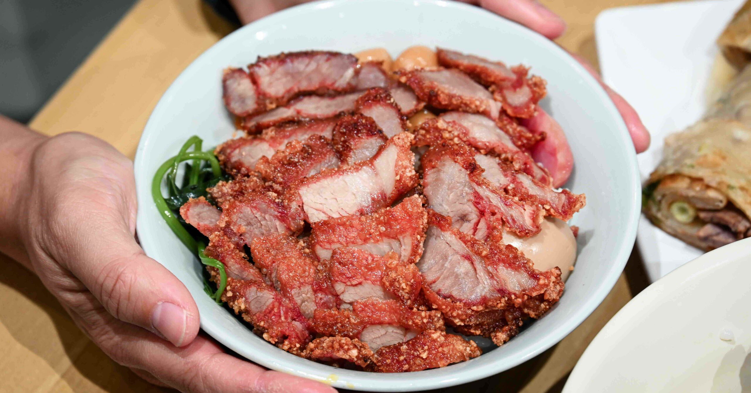 【中正紀念堂美食】麵老大|紅燒肉蓋飯太強大!烏醋麵加半熟蛋更涮嘴,在地人用餐口袋名單 【中正紀念堂美食】麵老大|紅燒肉蓋飯太強大!烏醋麵加半熟蛋更涮嘴,在地人用餐口袋名單