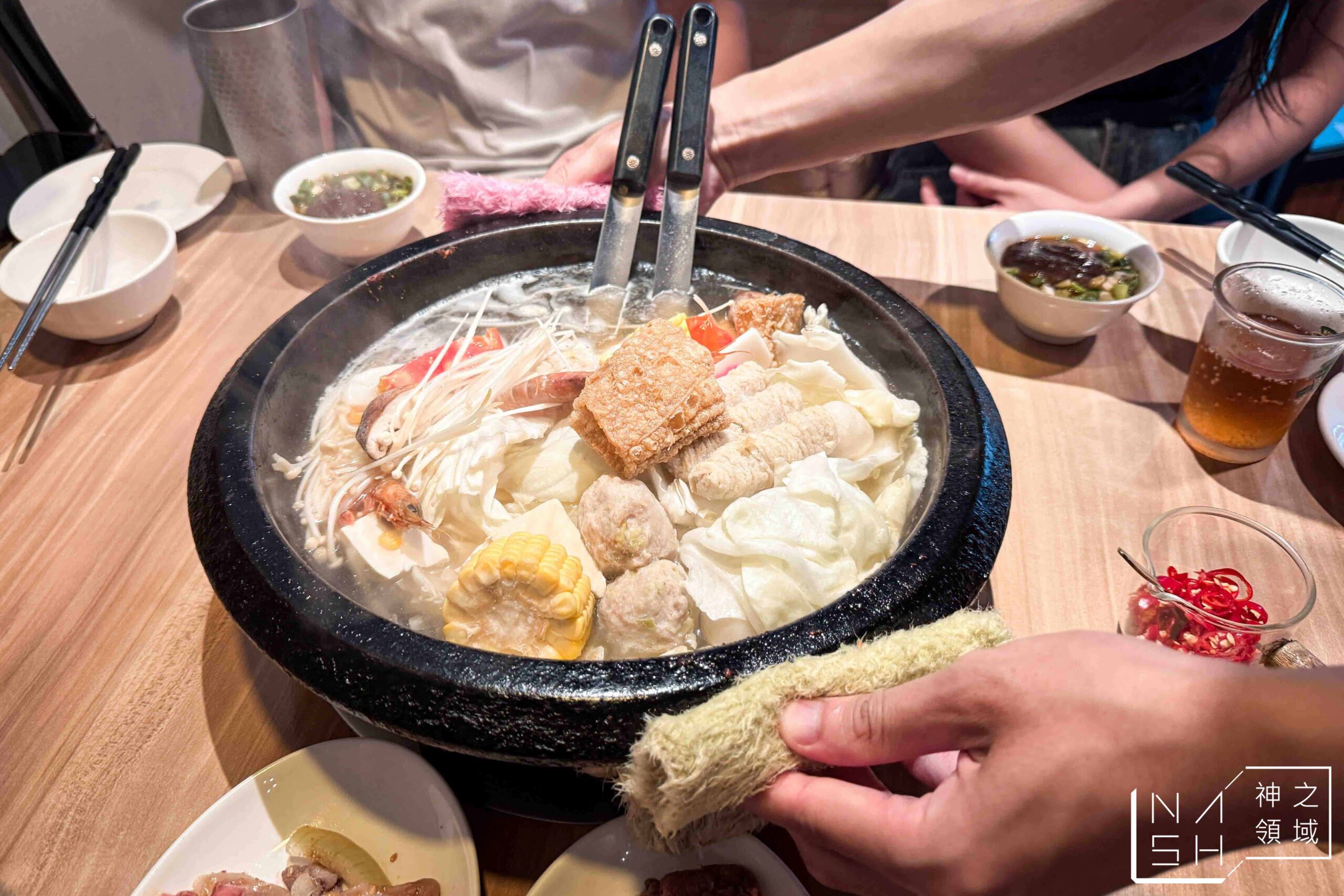駅前傳統石頭火鍋