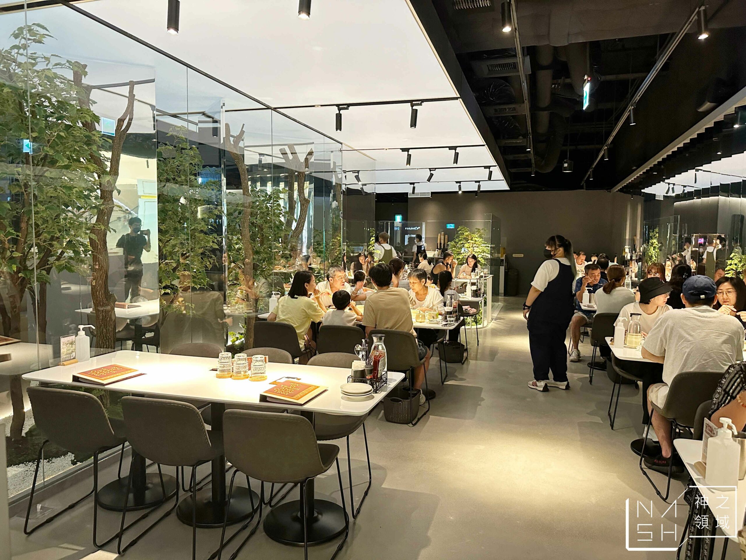 貳樓台中秀泰文心店