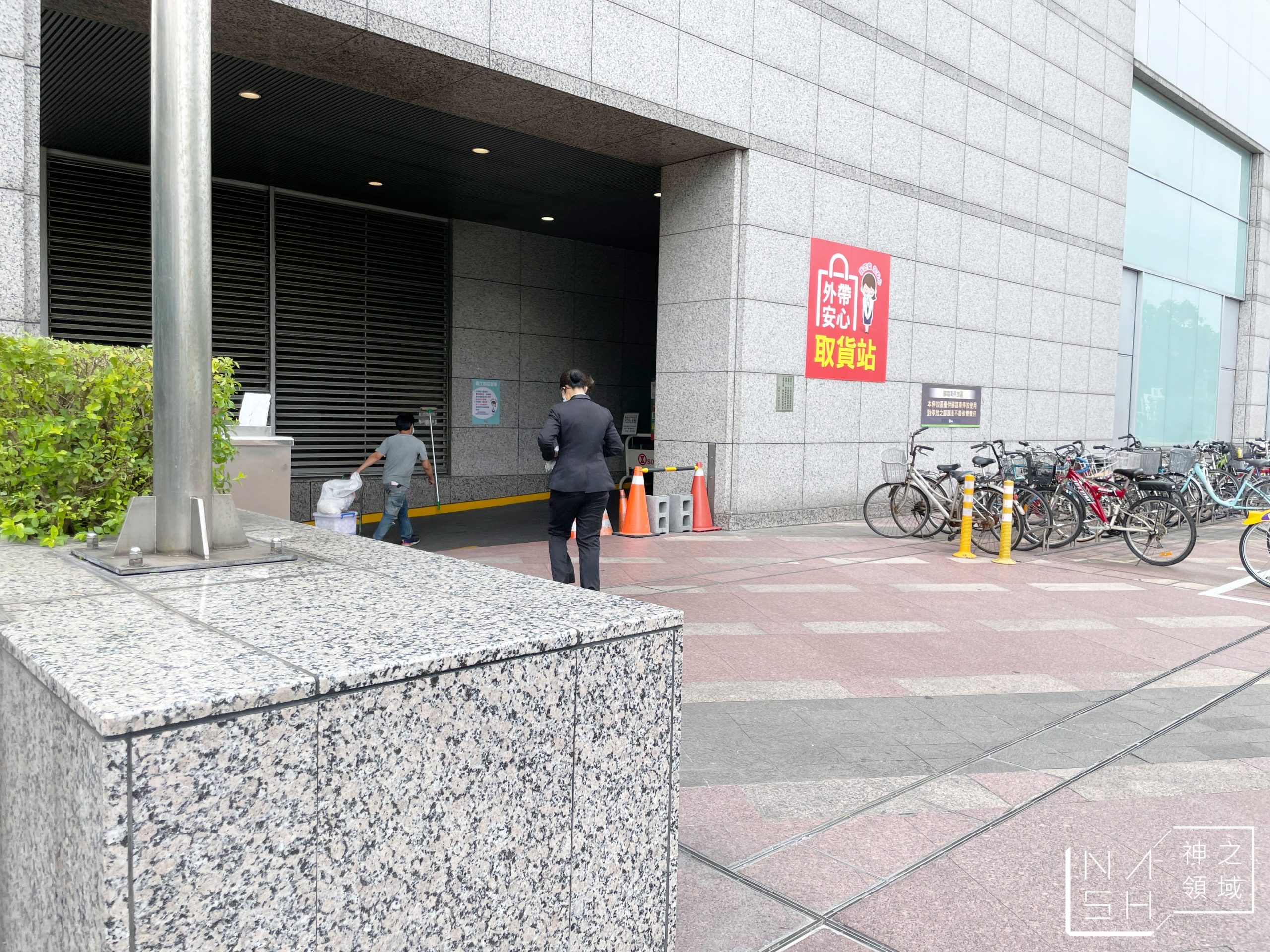 漢來海港自助餐廳便當