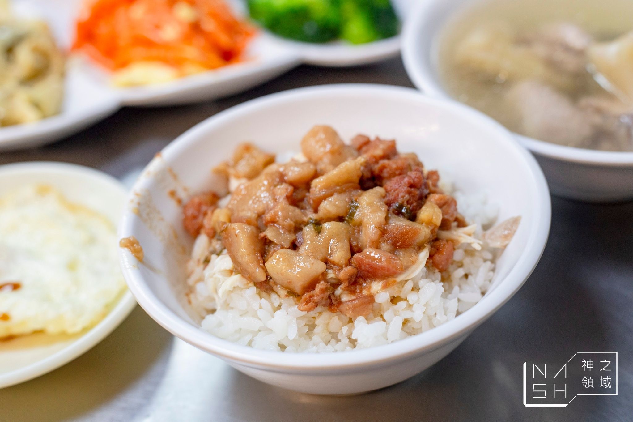 梁記嘉義雞肉飯