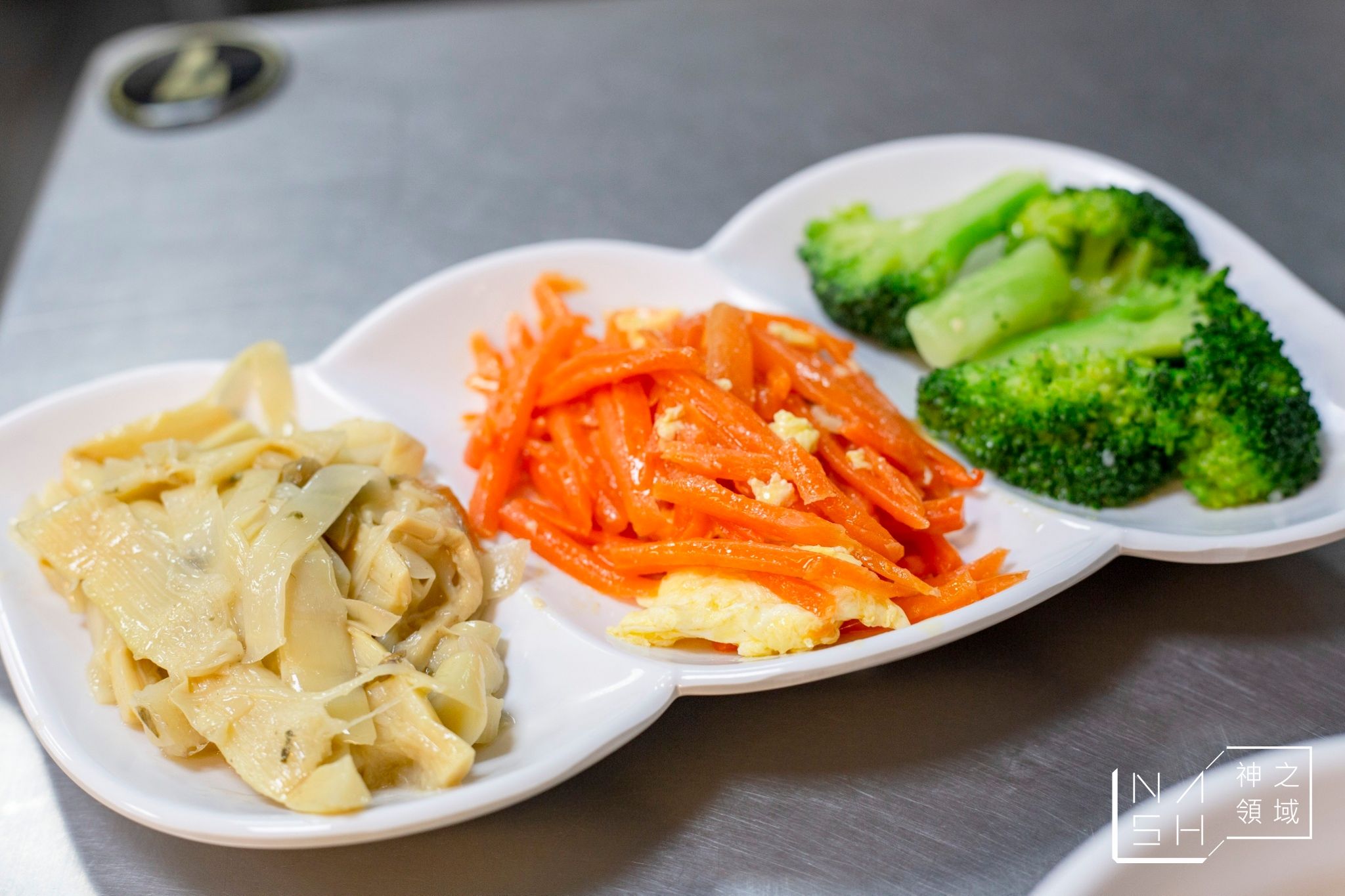 梁記嘉義雞肉飯