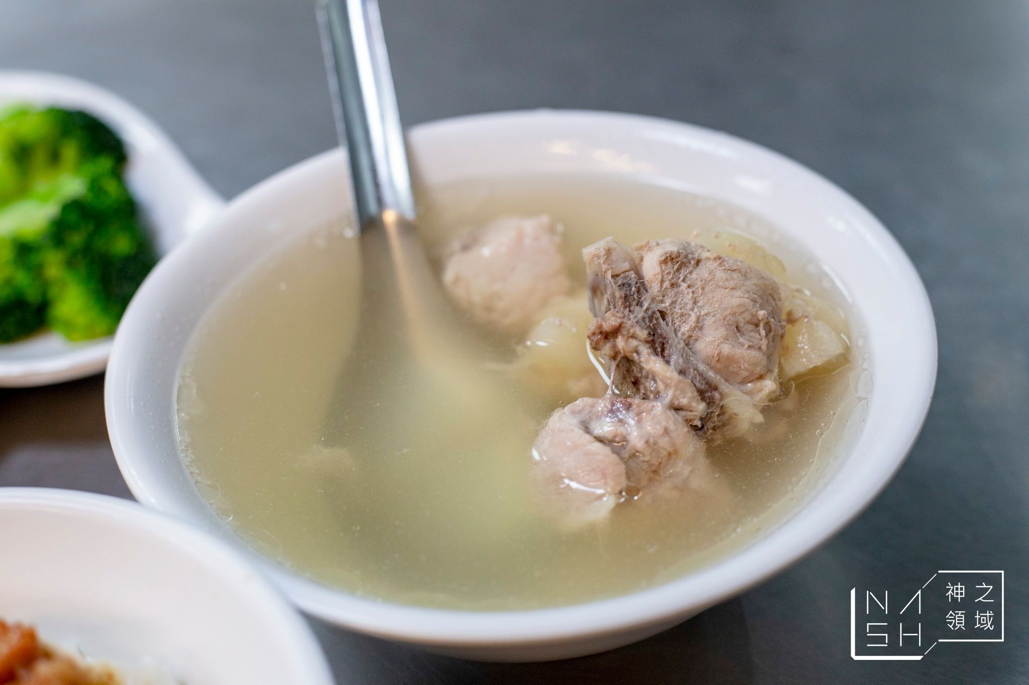梁記嘉義雞肉飯