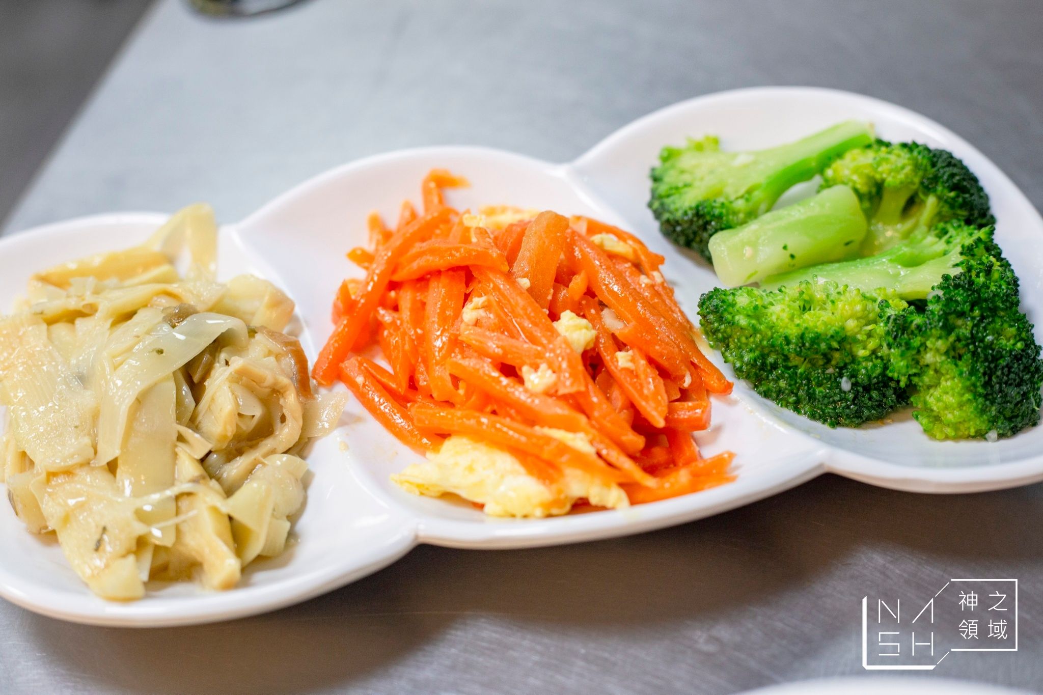 梁記嘉義雞肉飯