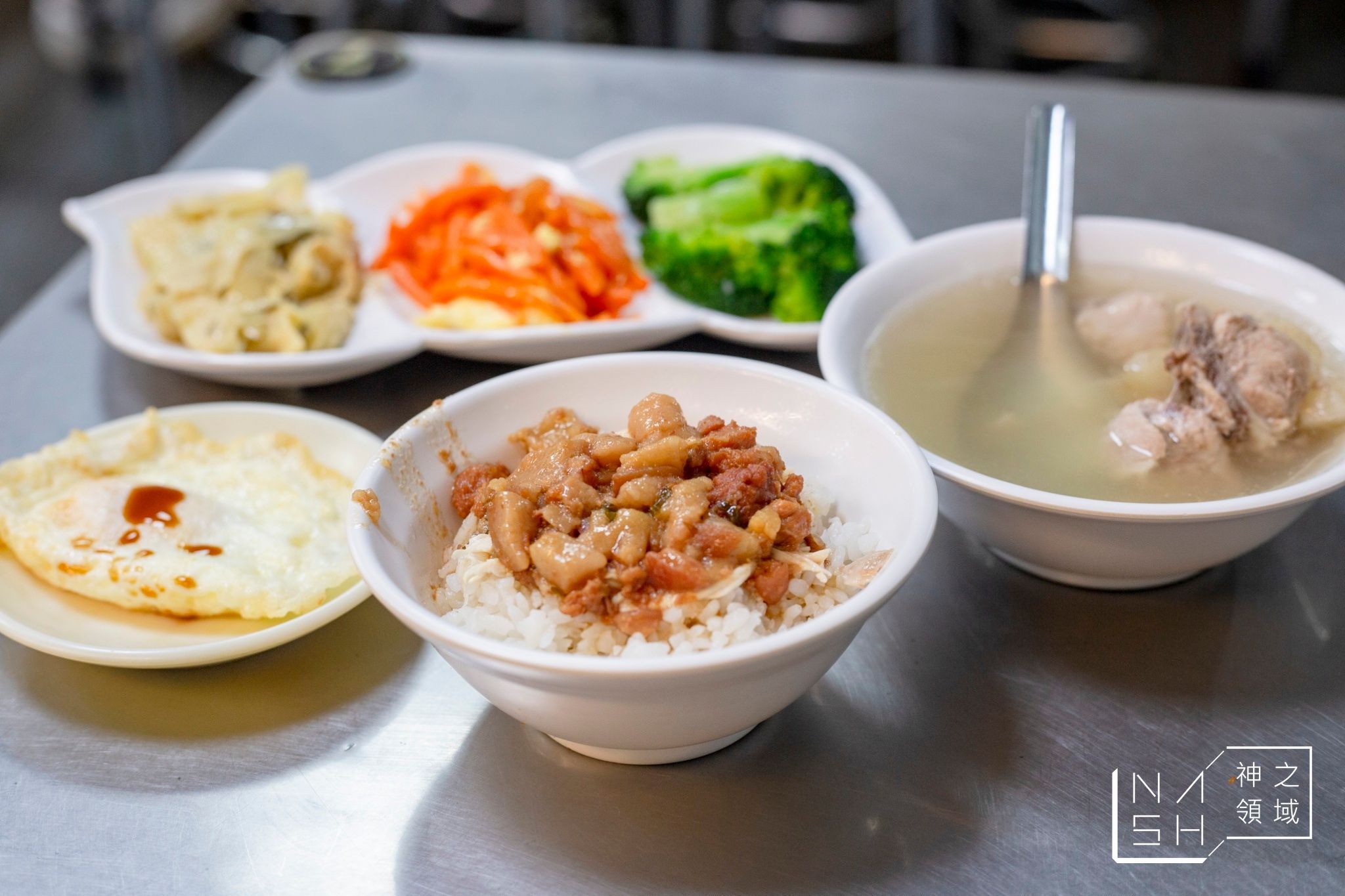 梁記嘉義雞肉飯