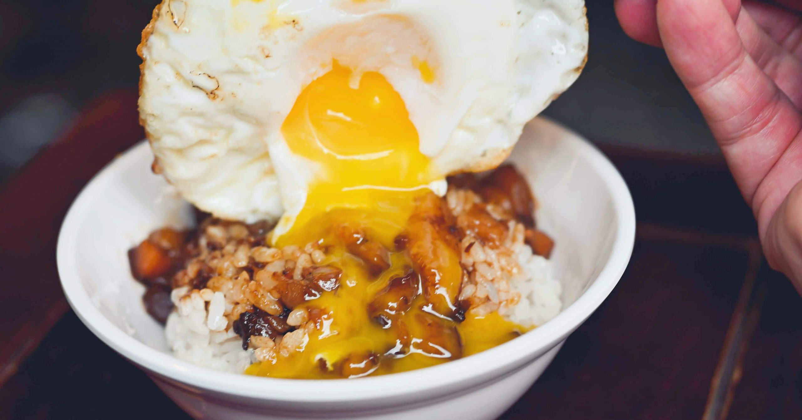 【中山美食】大稻埕魯肉飯，半熟蛋魯肉飯超爽的 (菜單)